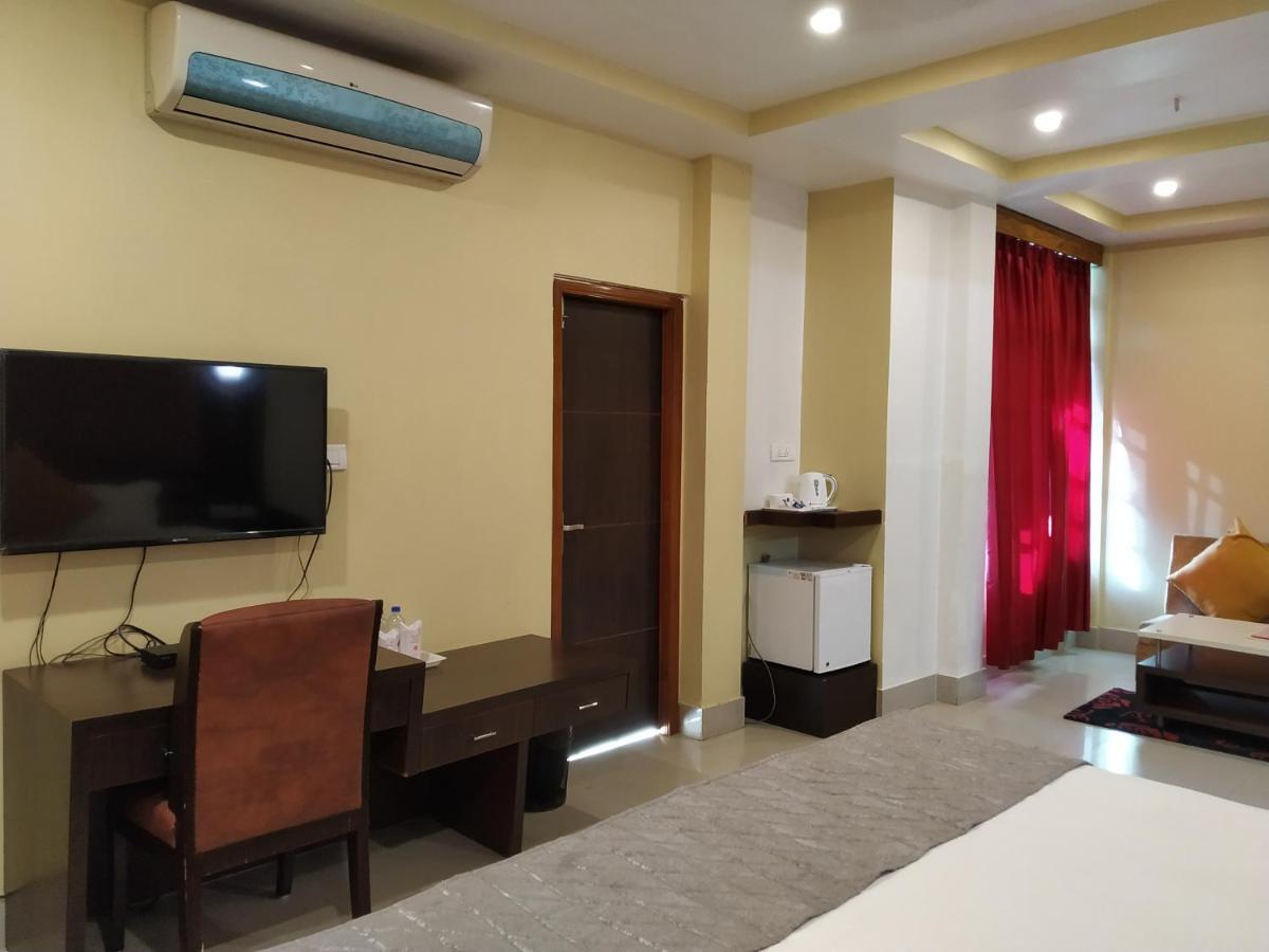 Hotel Sc Continental Itānagar Εξωτερικό φωτογραφία